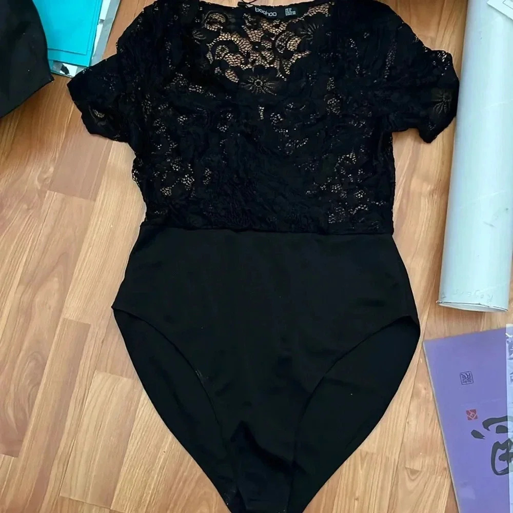 Boohoo Lace Short Sleeved Bodysuit Size 12